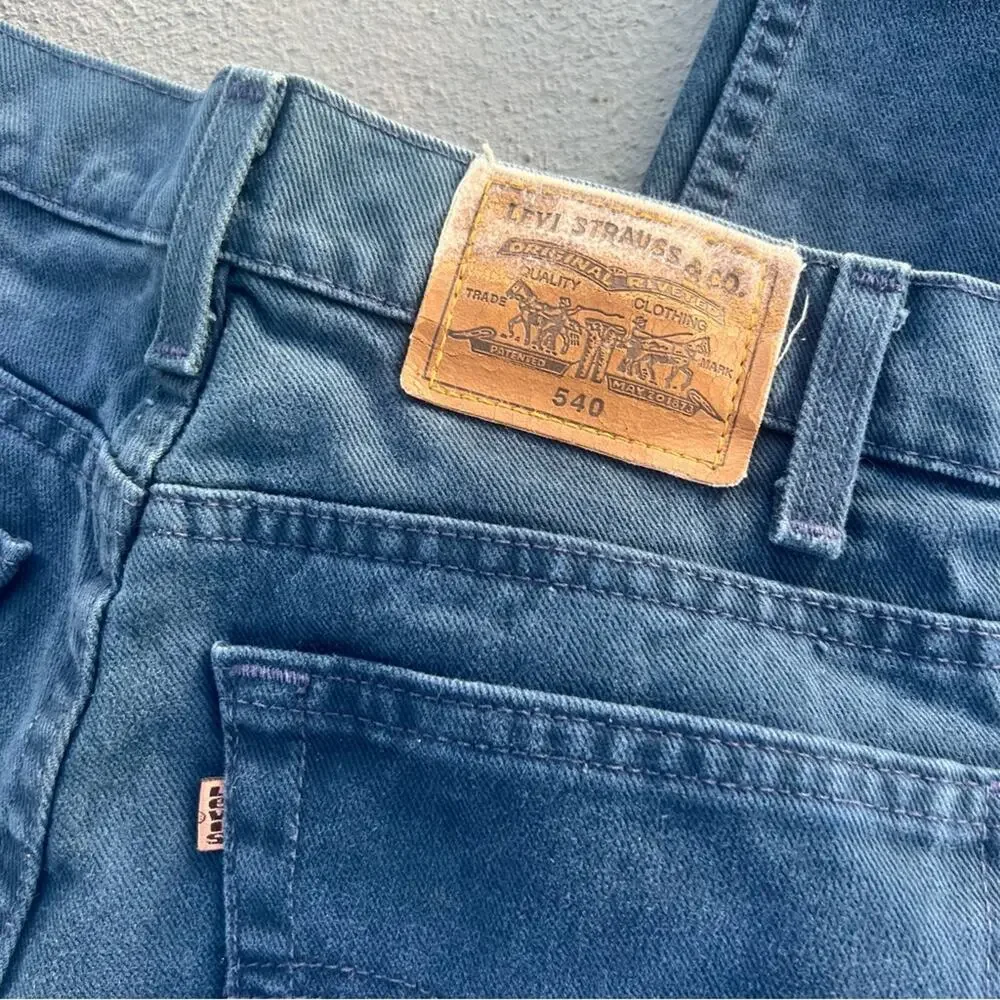 Vintage 90s Levi’s 540 dark indigo navy dye relaxed fit jeans 33x30
